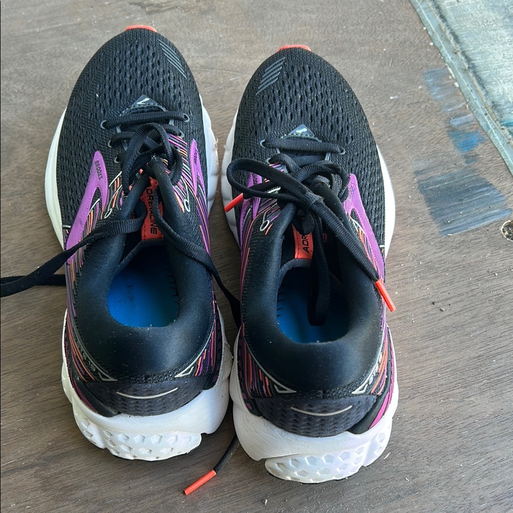 Brooks Black and Purple Running ShoesGTS 19 adrenaline